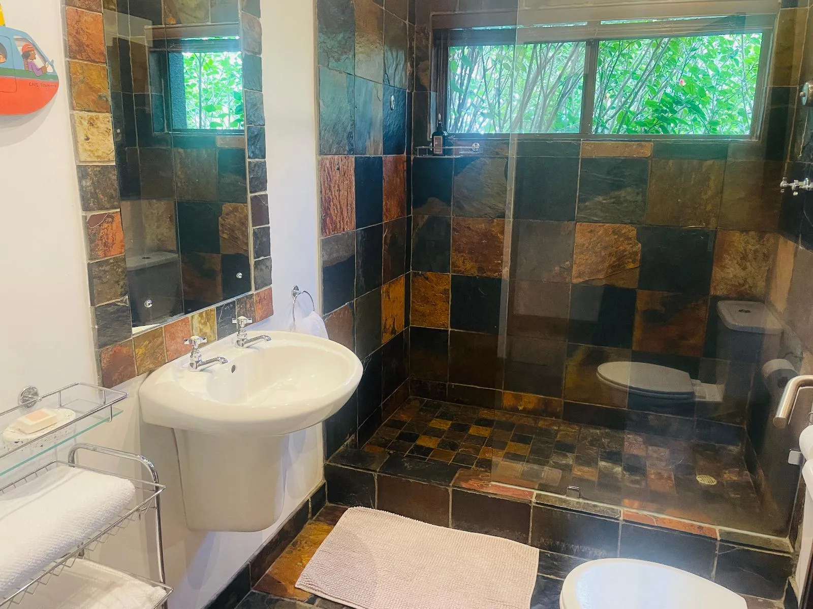 Ivy Cottage — En-suite bathroom