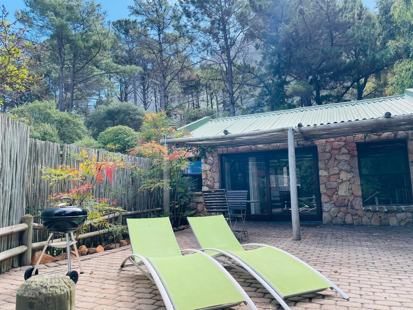 Saffron Cottage — Private patio