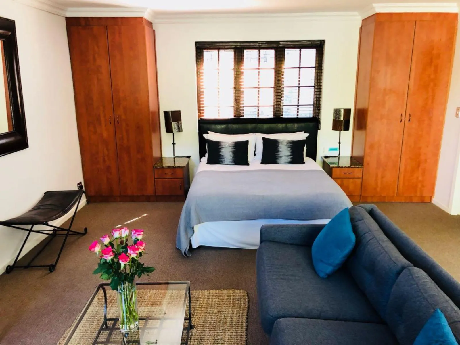 Saffron Cottage — Bright living area