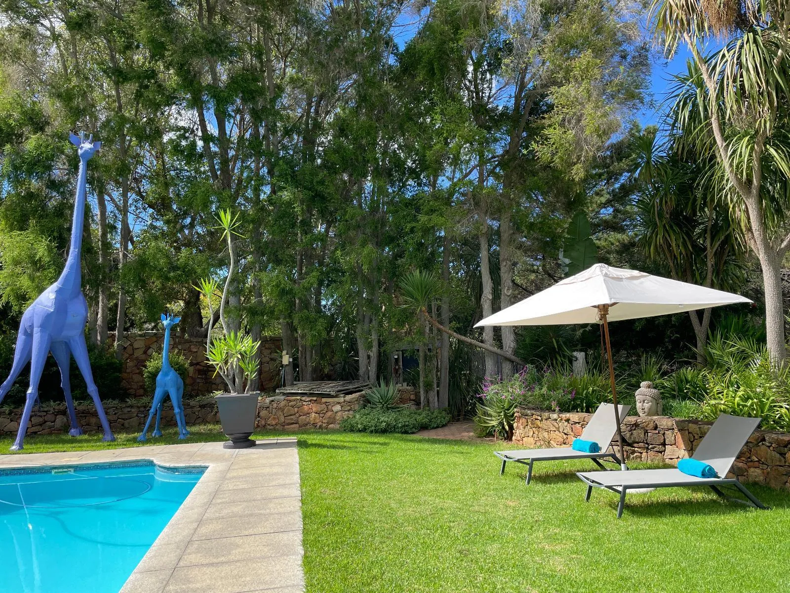 Thyme Cottage — Shared swimming pool
