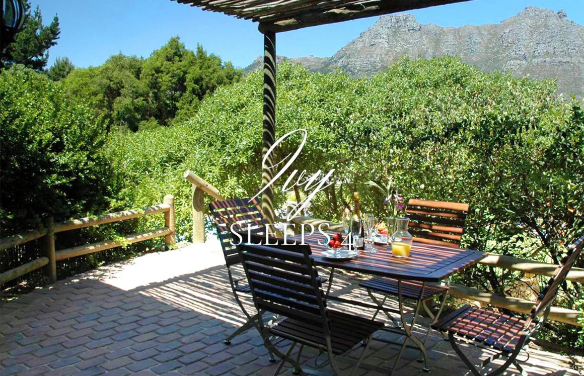 Ivy Cottage — Outdoor terrace seating