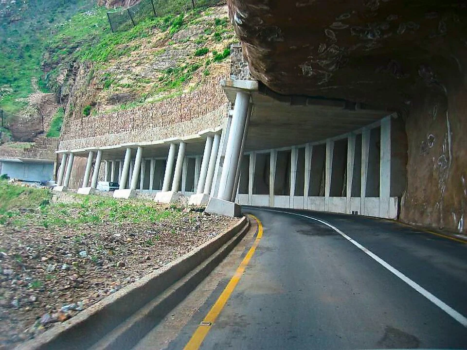 Rock shelter along Chapman’s Peak Drive