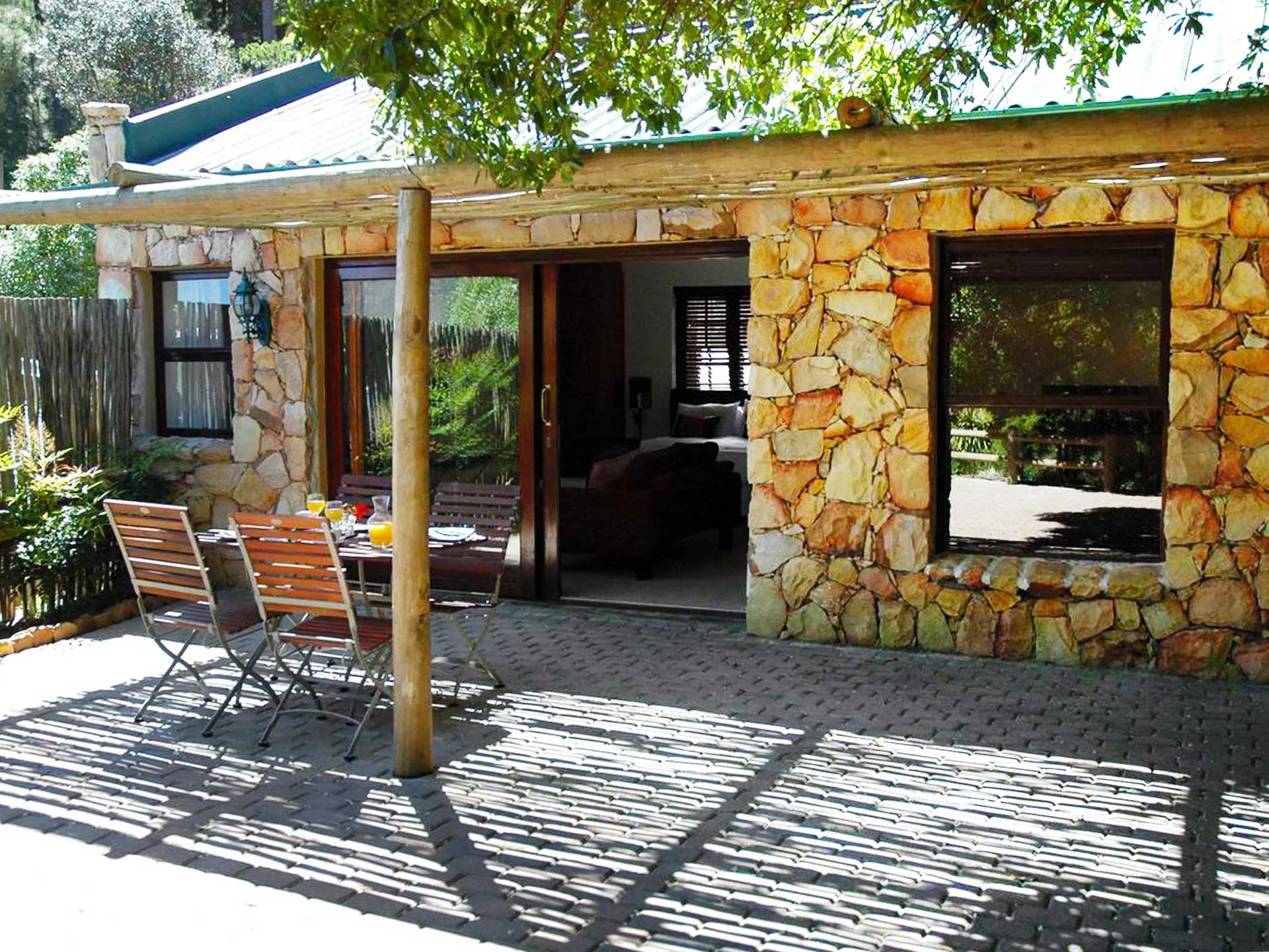 Saffron Cottage — Fully equipped kitchen